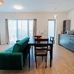 Апартаменти Lagoon Park With View Бухарест
