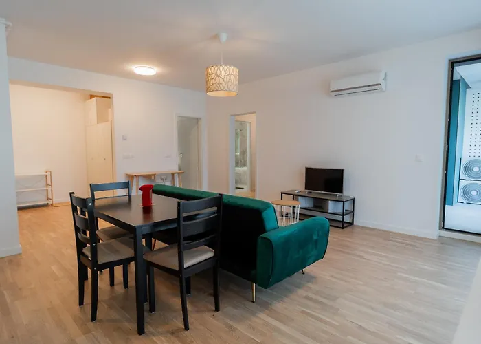 Lagoon Park With View Apartment