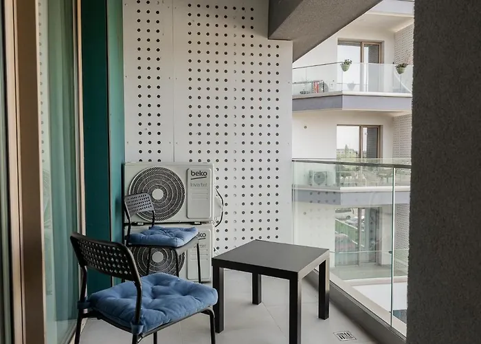 Lagoon Park With View Apartment