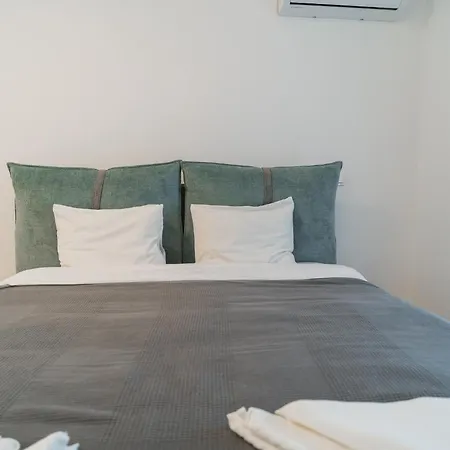 Lagoon Park With View Bucarest