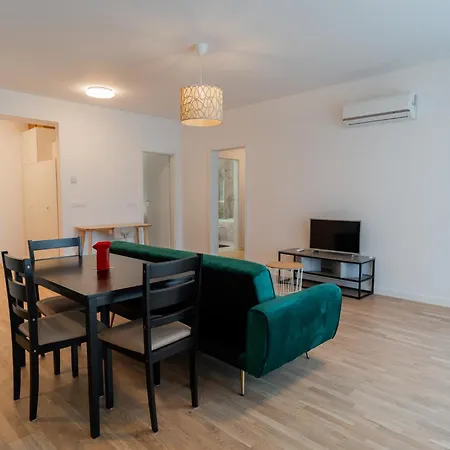 Lagoon Park With View Apartment