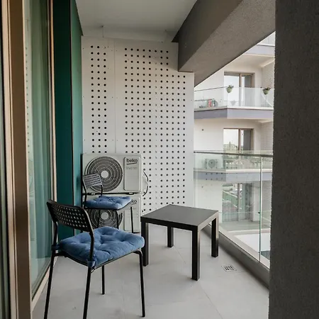 Lagoon Park With View Apartment