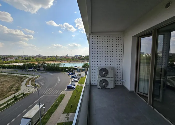Lagoon Park With View Apartment